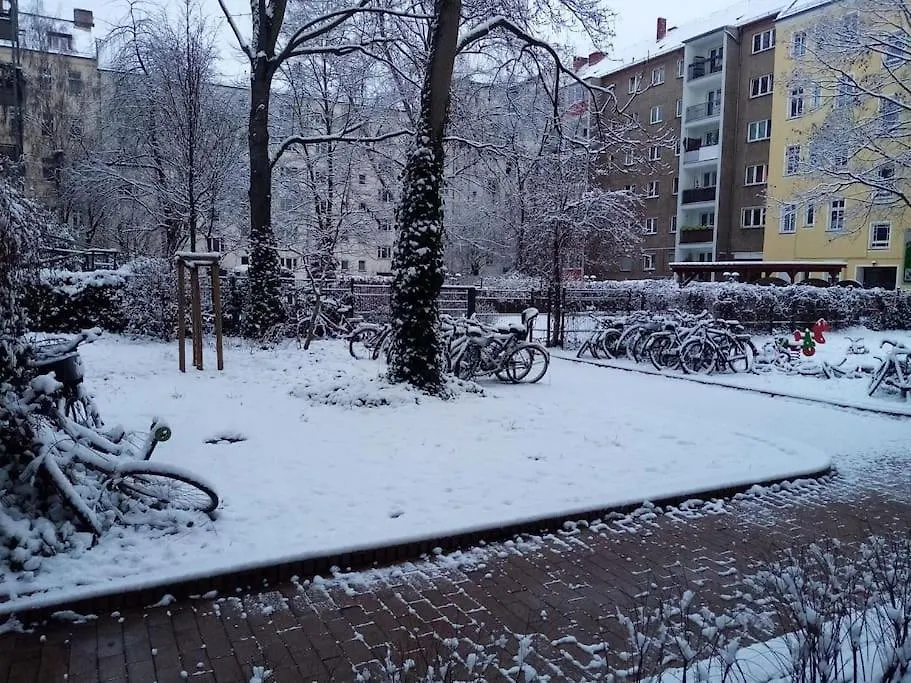 Private Bedroom In Berlin Friedrichshain Διαμέρισμα